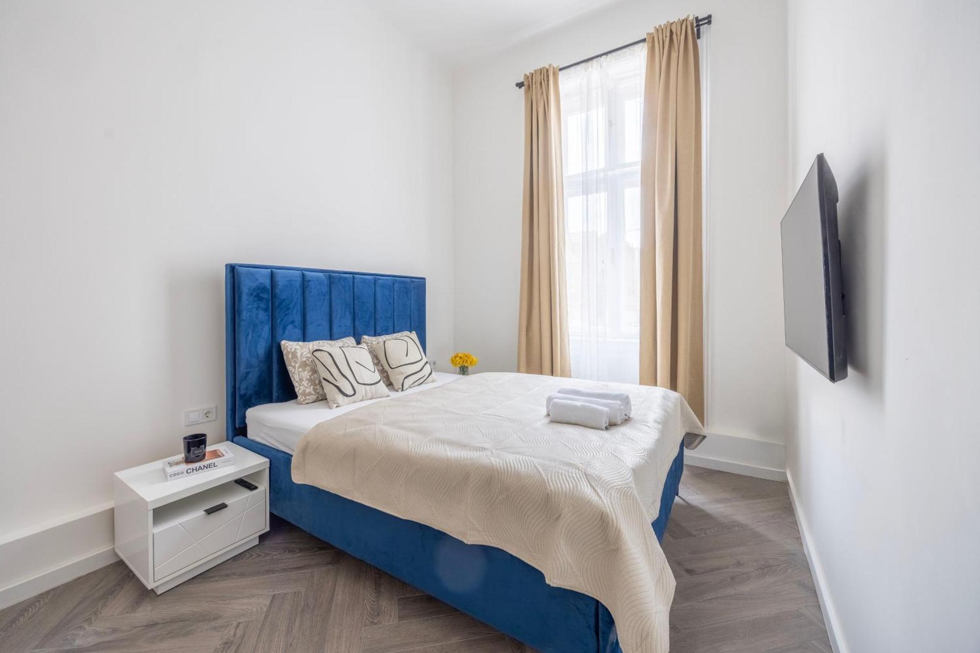 Cozy Downtown 2bedrm W' Peacefull Neighborhood Apartment *